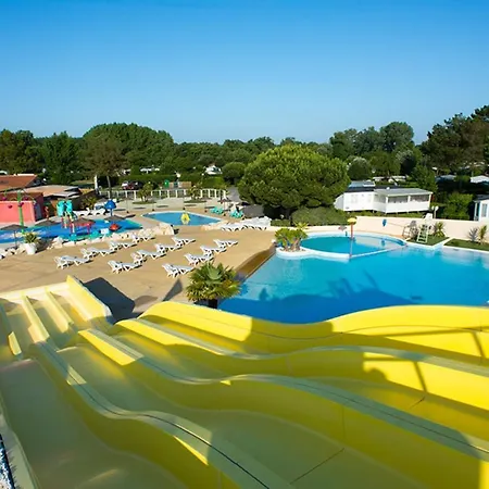 Holiday Avenue De La Palmyre - 4 Holiday home Les Mathes